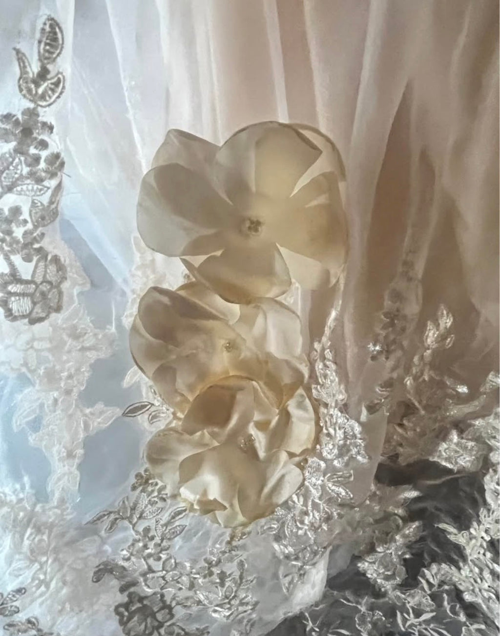 Vintage (est 1950) Champagne Ivory Strapless Wedding Dress w Lace & Floral Details