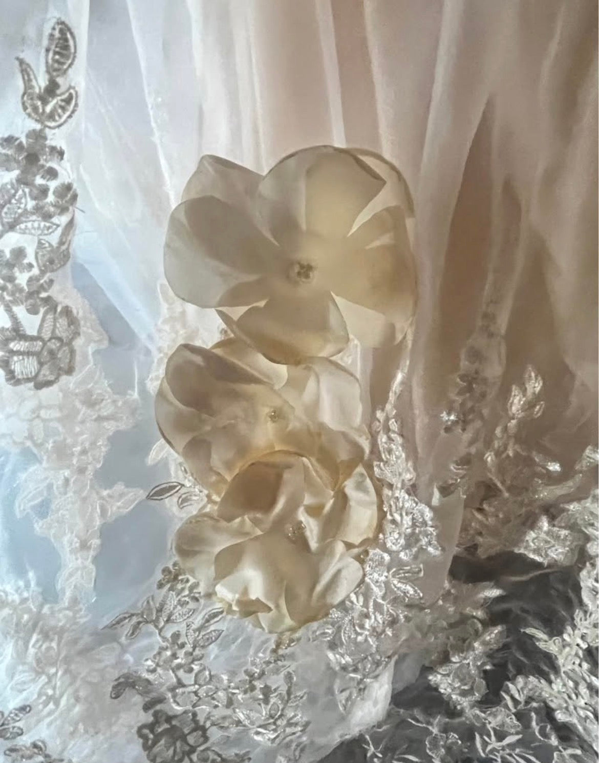 Vintage (est 1950) Champagne Ivory Strapless Wedding Dress w Lace & Floral Details