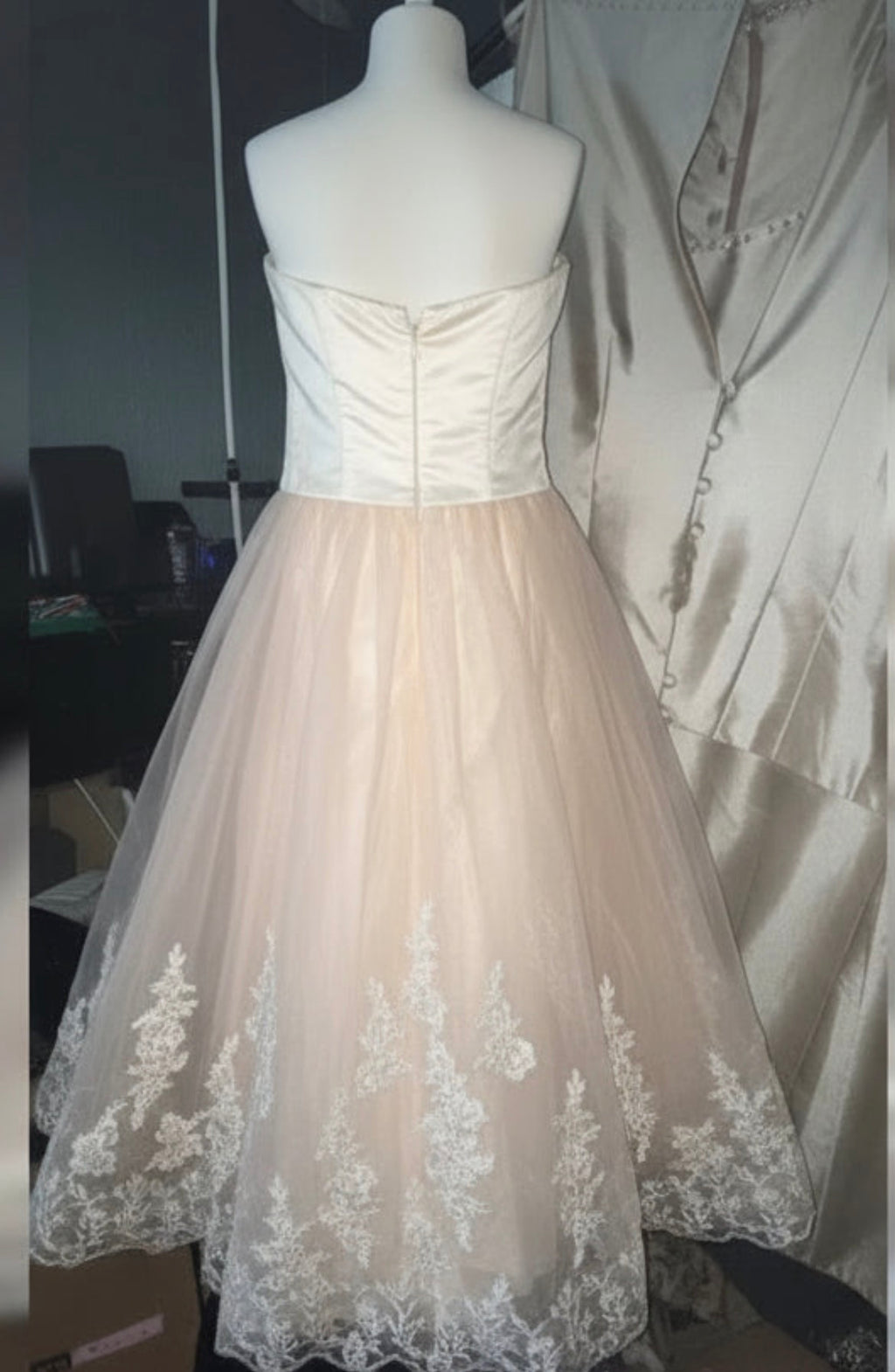 Vintage (est 1950) Champagne Ivory Strapless Wedding Dress w Lace & Floral Details